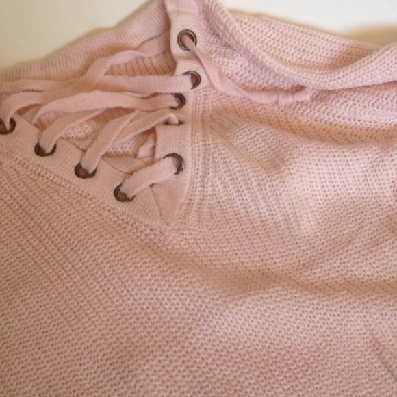Last 1 Pink lace up high low sweater - Picture 6 of 7
